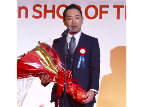 アルペンのＥＣ事業部長武藤恵一氏が受賞コメントを述べた